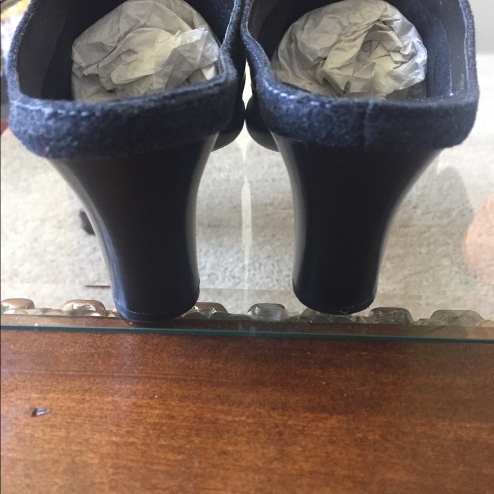 Shoes - Picture 2 of 4